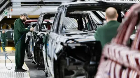 Jaguar Land Rover Supply Chain Staff Allegedly Told to Register for Universal Credit, Labor Group Claims